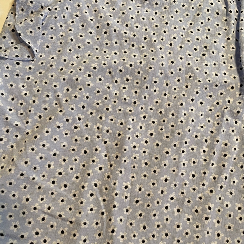 Elle size small blue/white daisy blouse - Picture 4 of 5